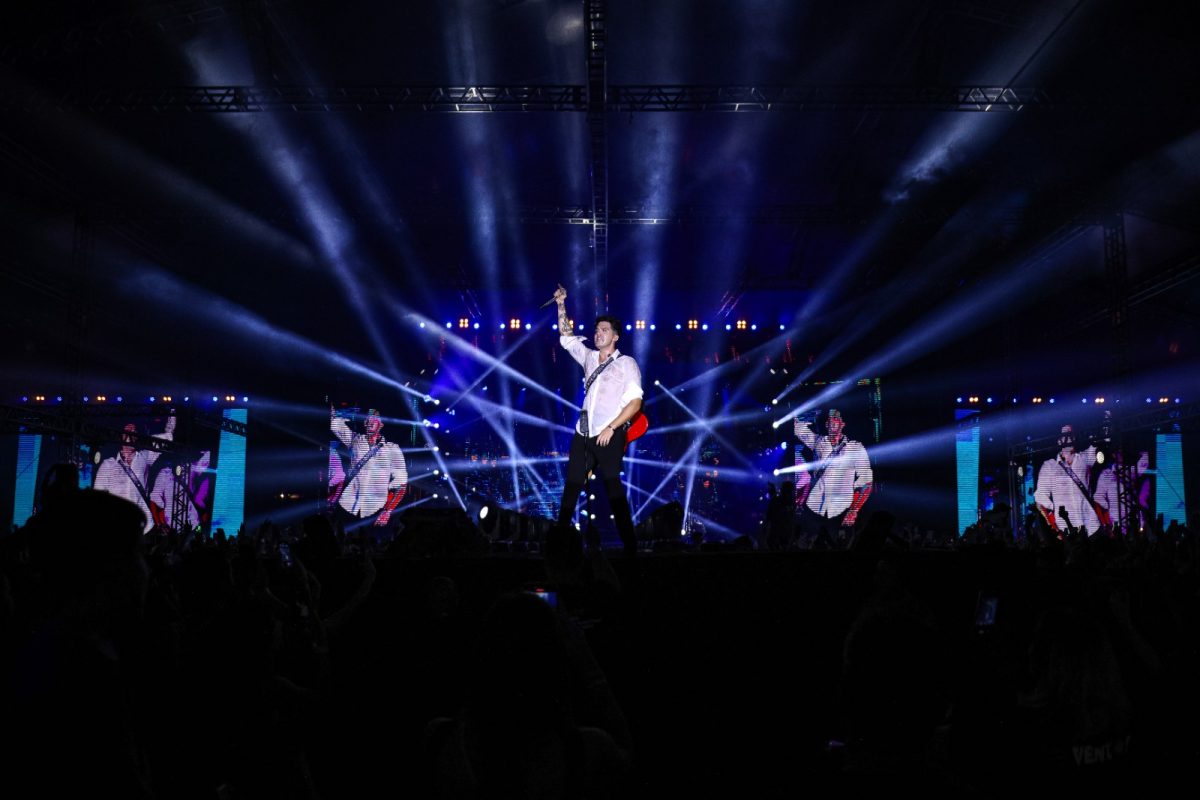 FOTOS: Luan Santana canta clássicos e emociona o público