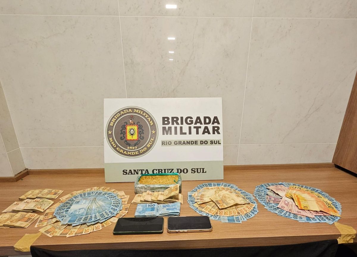 Dois homens são presos e BM apreende drogas e mais de R$ 25 mil em Santa Cruz