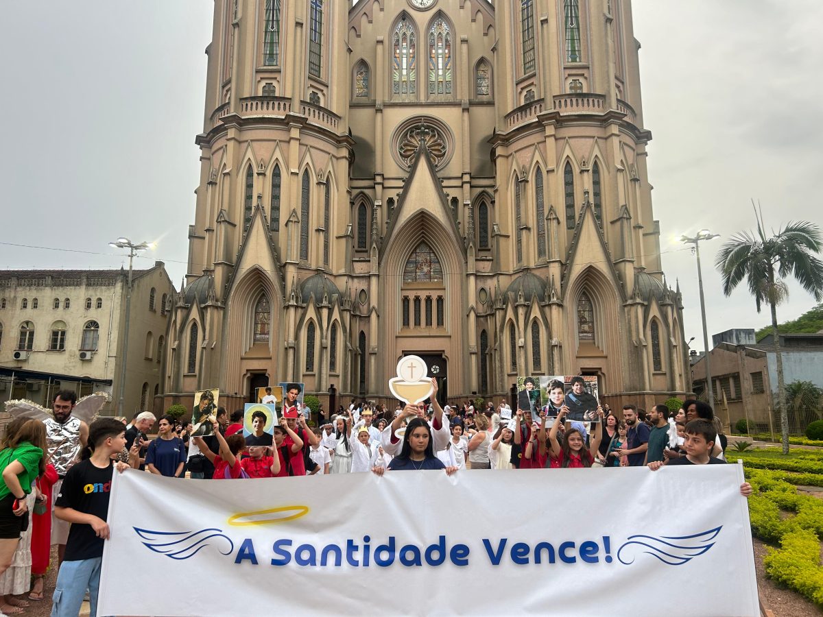 FOTOS: desfile temático marca o Dia de Todos os Santos em Santa Cruz