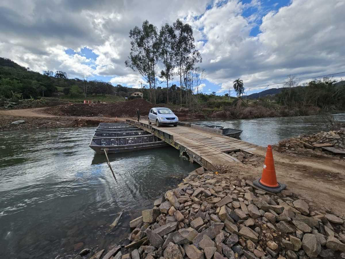 Devido à previsão de chuva, ponte provisória é desmontada em Sinimbu