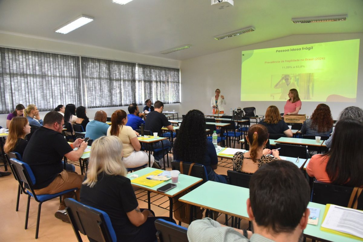 Profissionais da saúde de Santa Cruz recebem capacitação no cuidado ao idoso