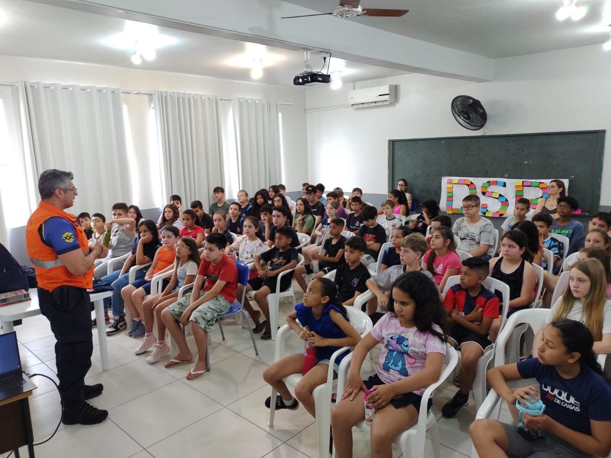 Defesa Civil realiza ação de práticas seguras em situação de risco em escola de Santa Cruz