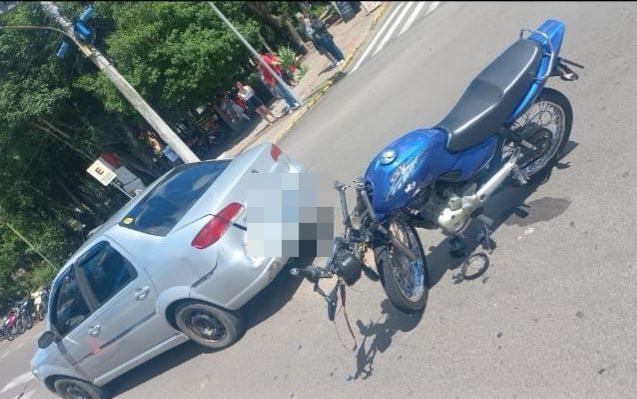 Moto e carro se envolvem em acidente em Vera Cruz