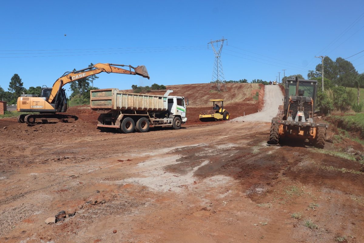 Prefeitura de Mato Leitão inicia preparação de área da interseção na RSC-453