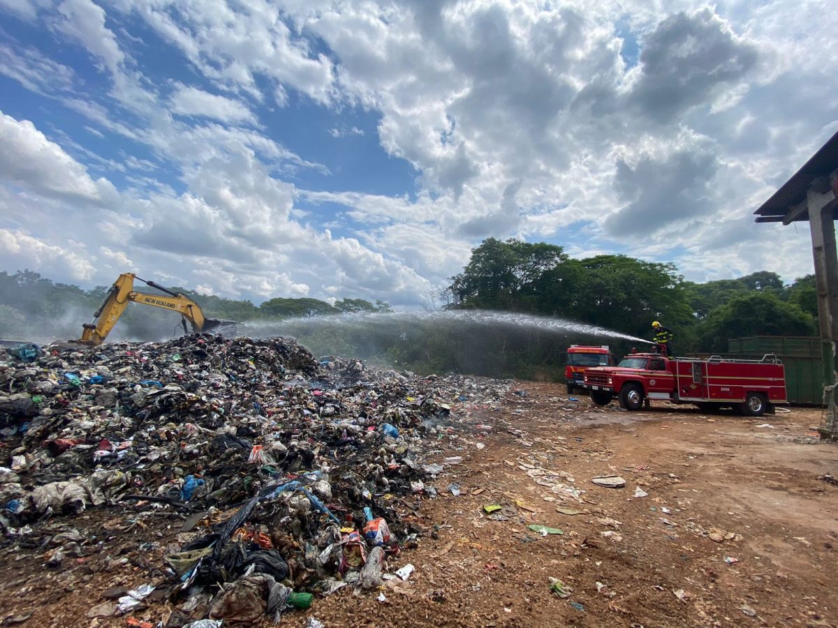 Incêndio atinge antiga usina de triagem de lixo em Venâncio Aires