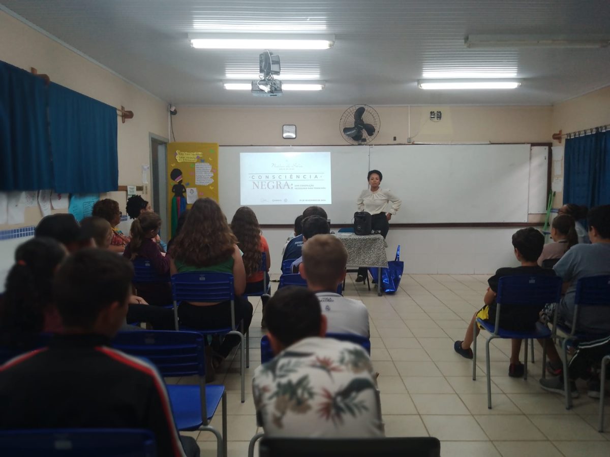 Escola Dom Pedro recebe programação especial em alusão ao mês da Consciência Negra