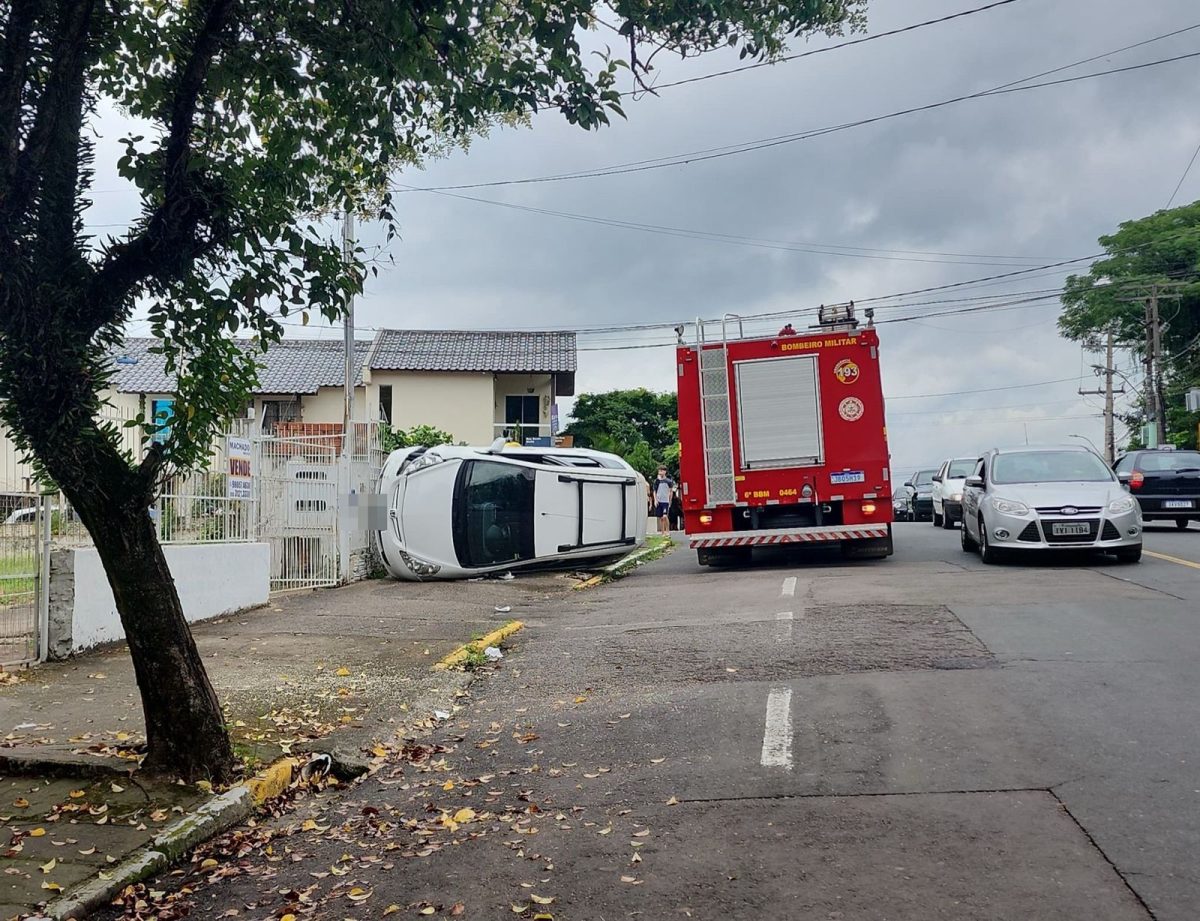 Capotamento é registrado no Bairro Faxinal Menino Deus em Santa Cruz