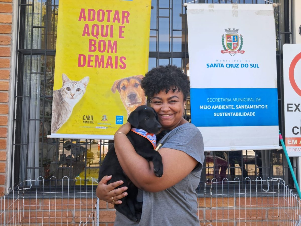 Mais seis cães filhotes ganham novos tutores em Feira de Adoção