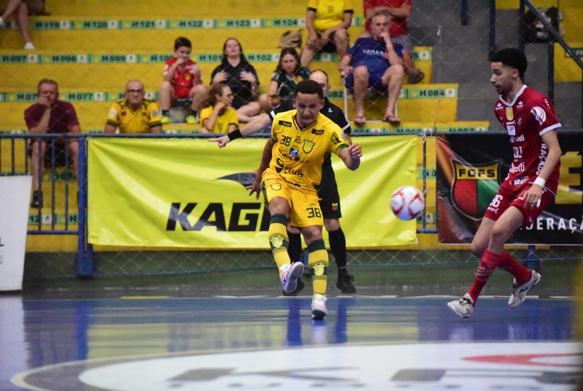 Assoeva é derrotada e fica fora da final da Série Ouro de Futsal