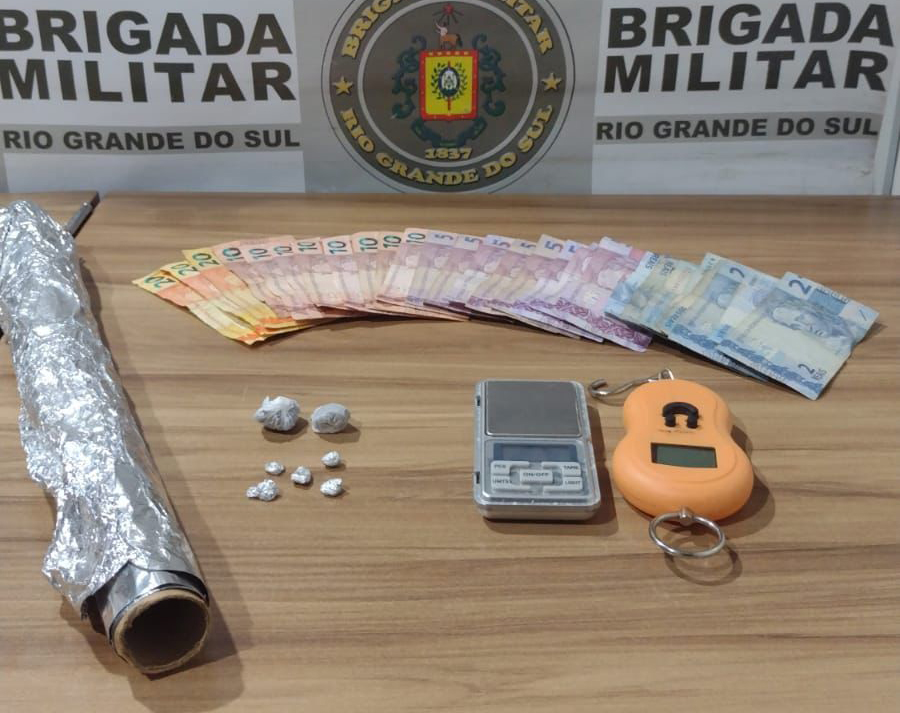 BM de Santa Cruz e Venâncio Aires prendem homem e apreendem adolescente por tráfico de drogas