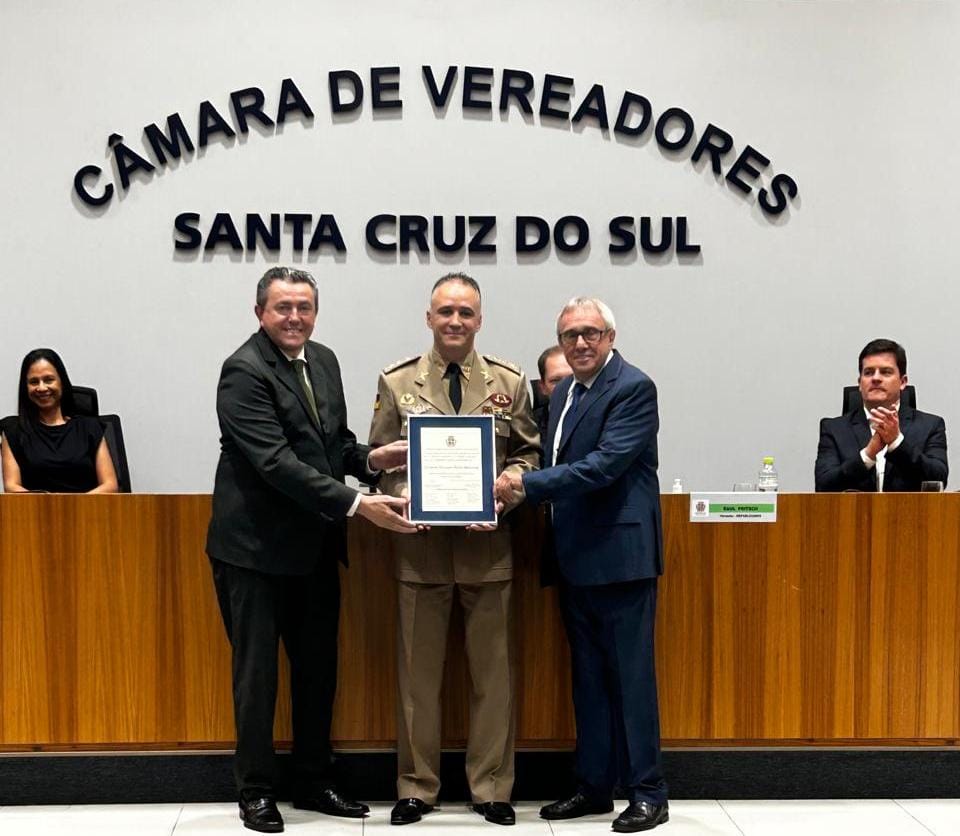 Comandante Regional recebe título de Cidadão Santa-cruzense