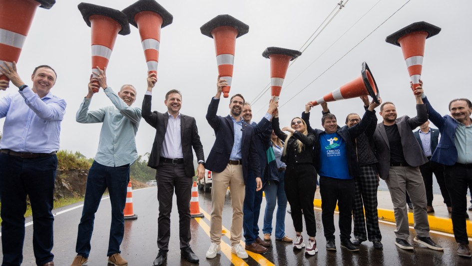 Governador inaugura pavimentação da estrada de acesso ao Cristo Protetor