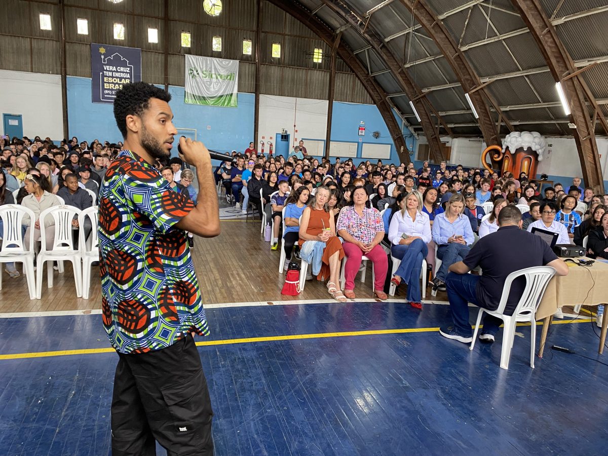 “Não tema o desconhecido”, destaca João Pedro Pinto, em palestra sobe Consciência Negra