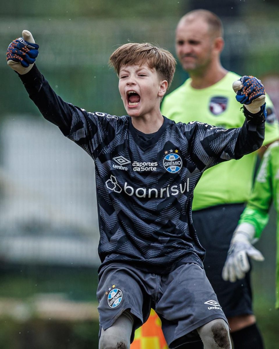 Pelas mãos do vera-cruzense Rafael, de 10 anos, o Grêmio é campeão Sul Brasileiro de Futebol de Base