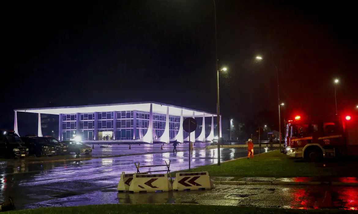 PF fará reconstituição de cenário do atentado em frente ao STF