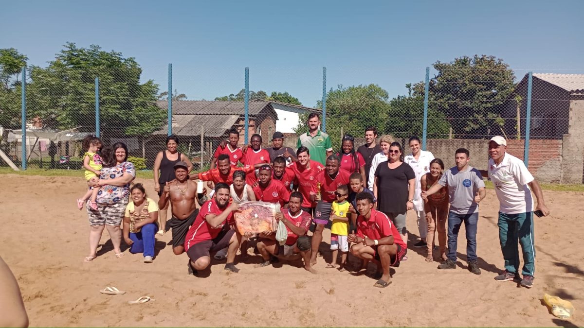 Os Ferreiras vencem Torneio de Futebol de Areia em Santa Cruz