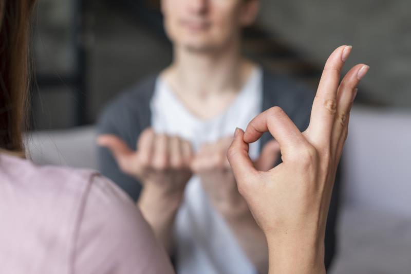 Profissional destaca a atividade realizada pelos intérpretes de Libras