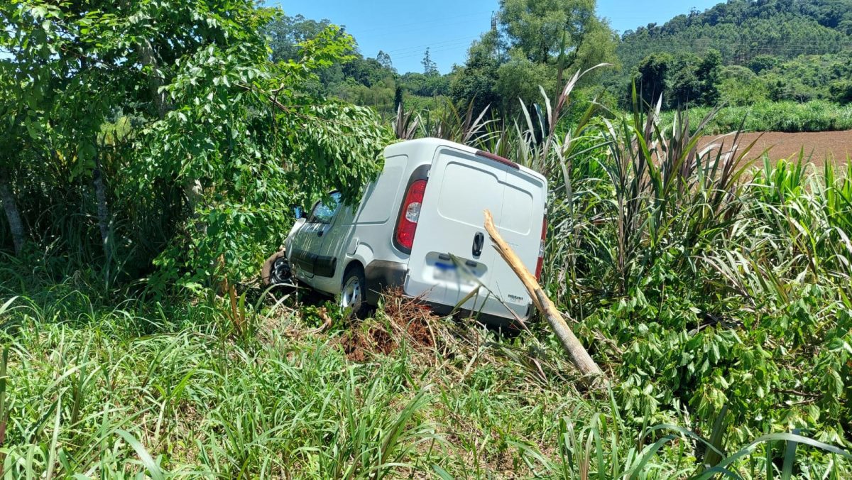 Saída de pista é registrada na RSC-422, no interior de Venâncio Aires