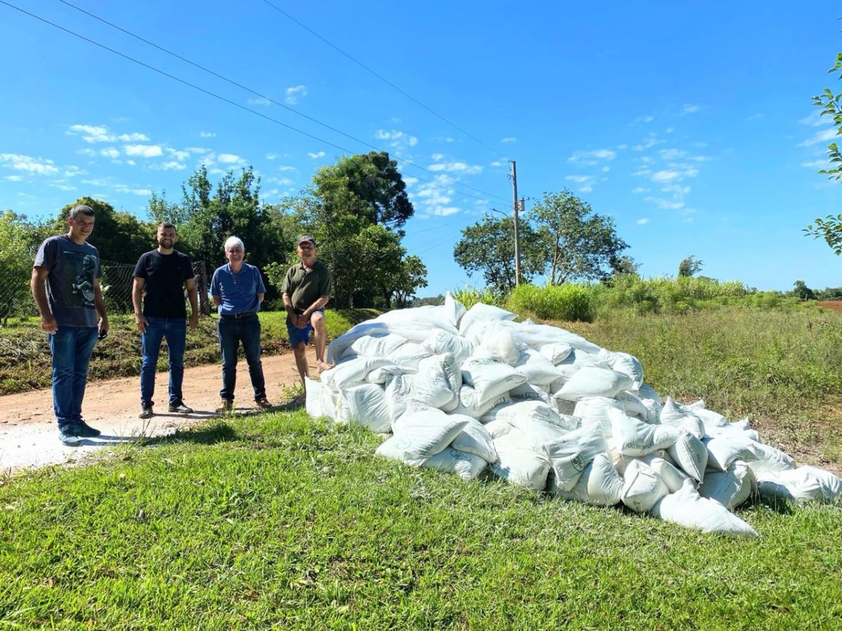 Prefeitura de Venâncio Aires entrega kits com insumos para agricultores familiares