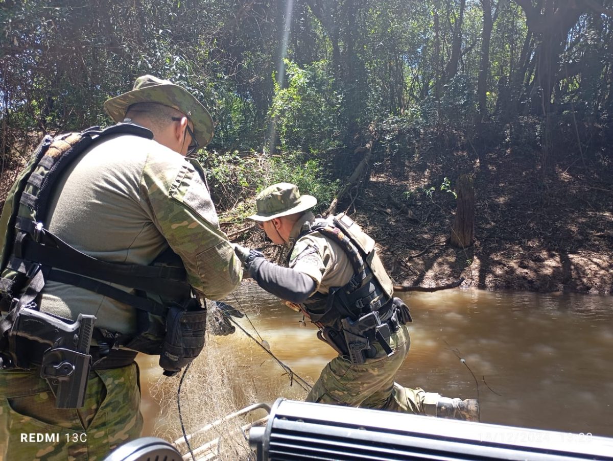 Polícia Ambiental apreende petrechos de pesca irregulares no Balneário Monte Alegre