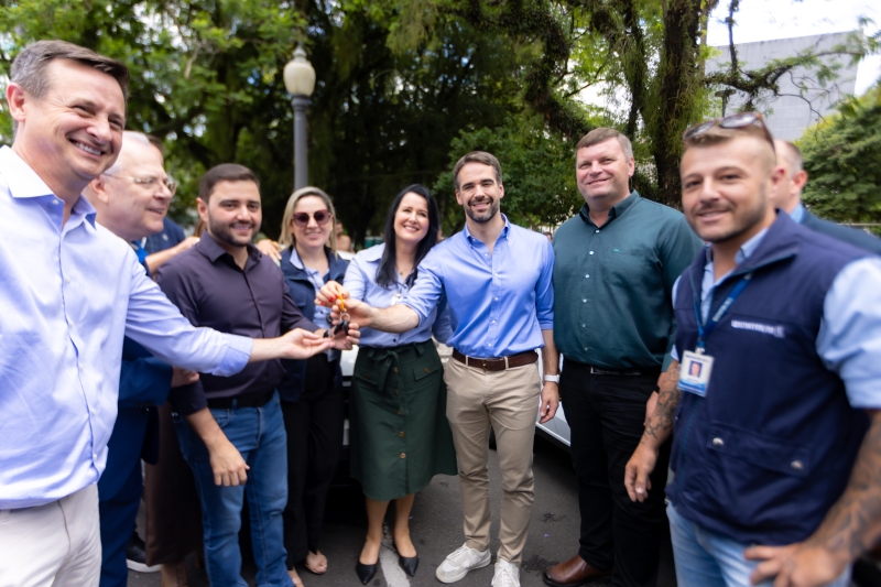 Vera Cruz recebe veículo para fortalecer trabalho da Emater no campo