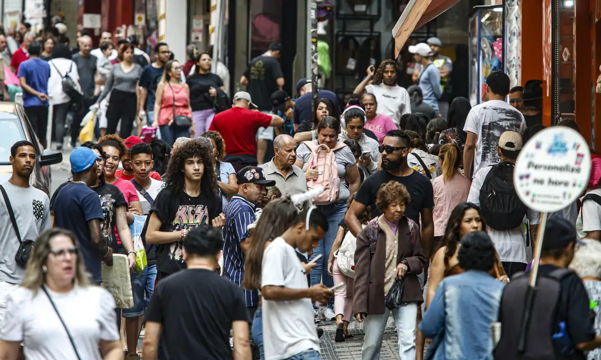 Serasa: mais de 73 milhões de pessoas estavam endividadas no país