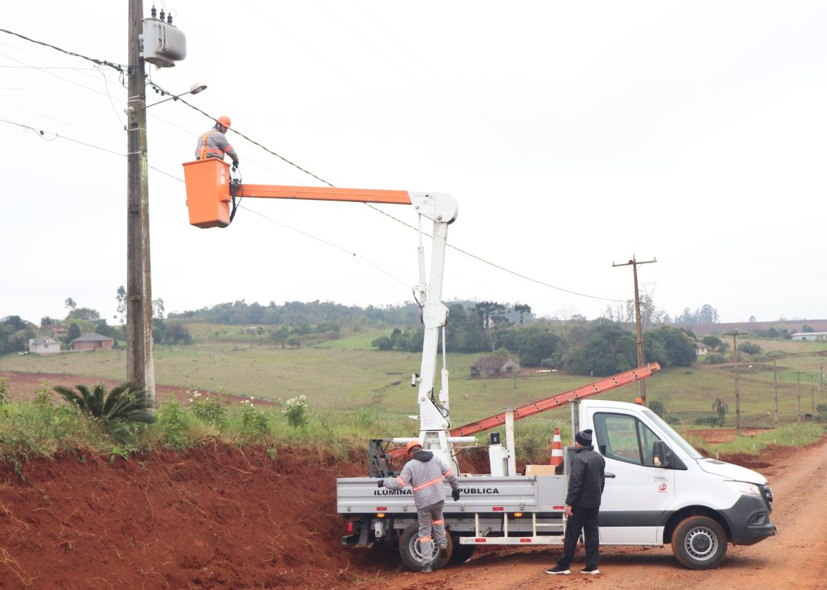 Prefeitura de Mato Leitão busca adesão a programa federal de iluminação pública