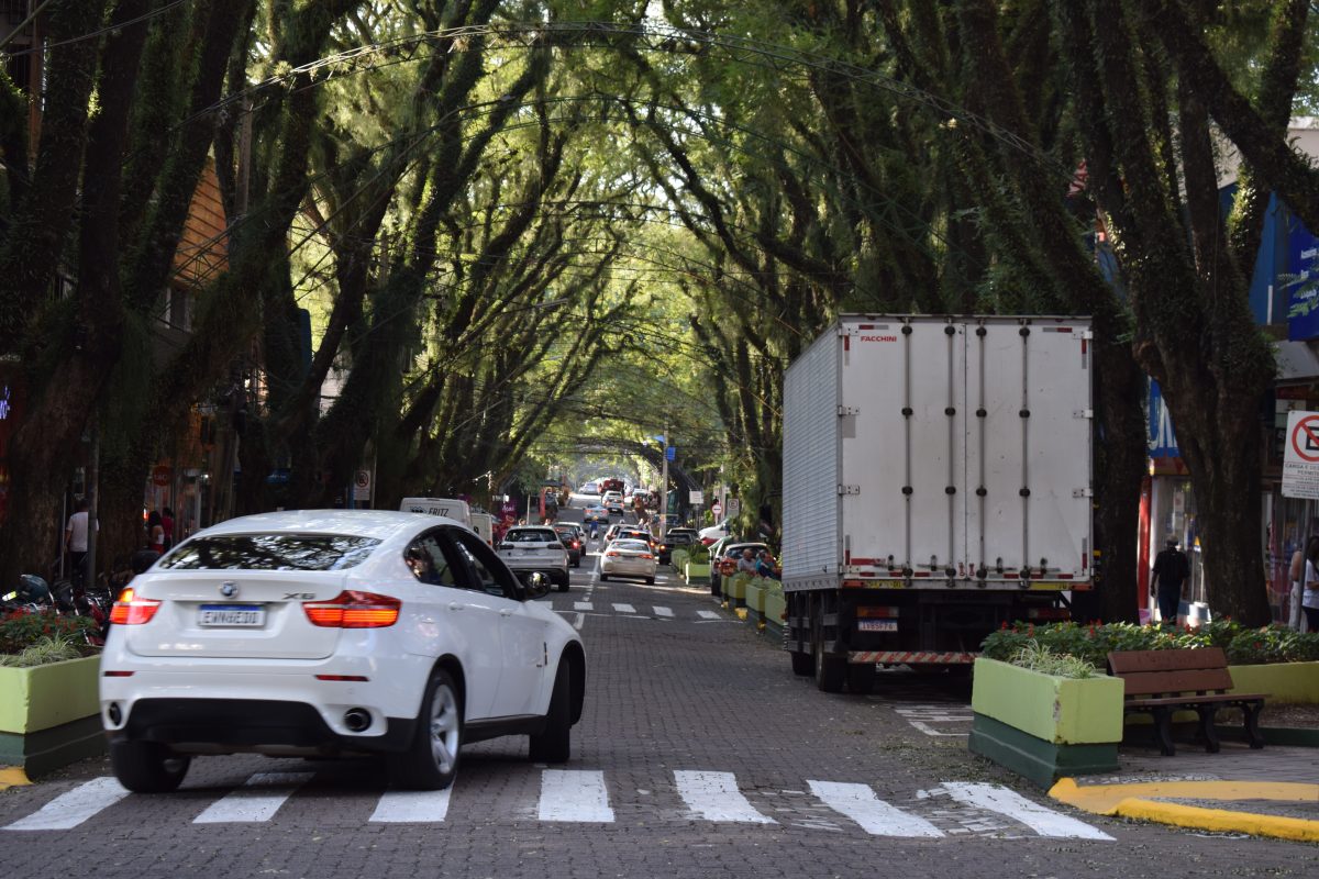 Vendas de automóveis e comerciais leves crescem 14,02%, diz Fenabrave