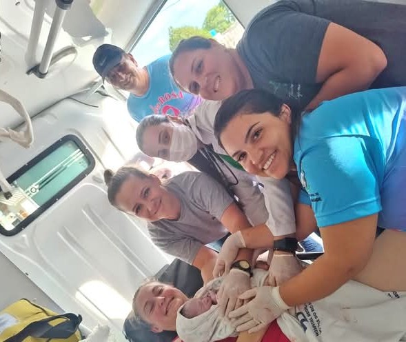 Grávida dá à luz dentro de ambulância em Pantano Grande