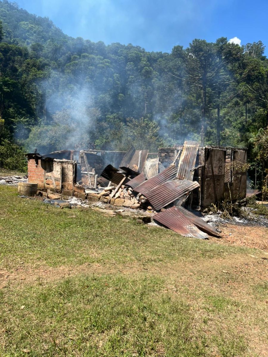 Homem é preso após incendiar casa da própria irmã em Vera Cruz