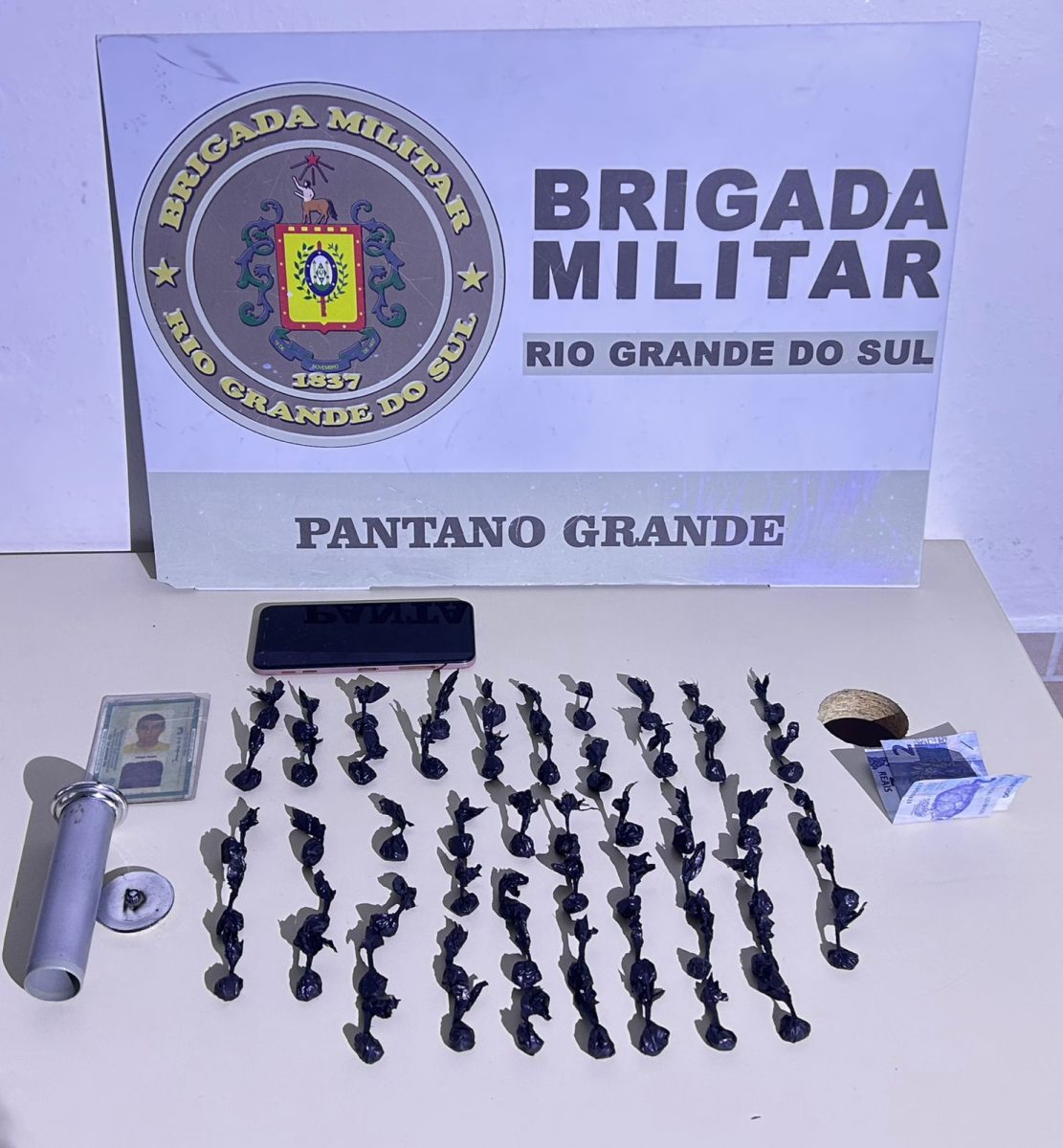 Homem é detido com mais de 50 invólucros de cocaína em Pantano Grande