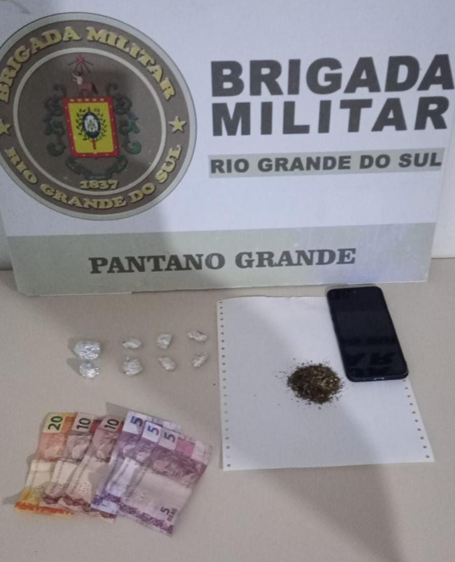 Adolescente é apreendido com drogas e dinheiro em Pantano Grande