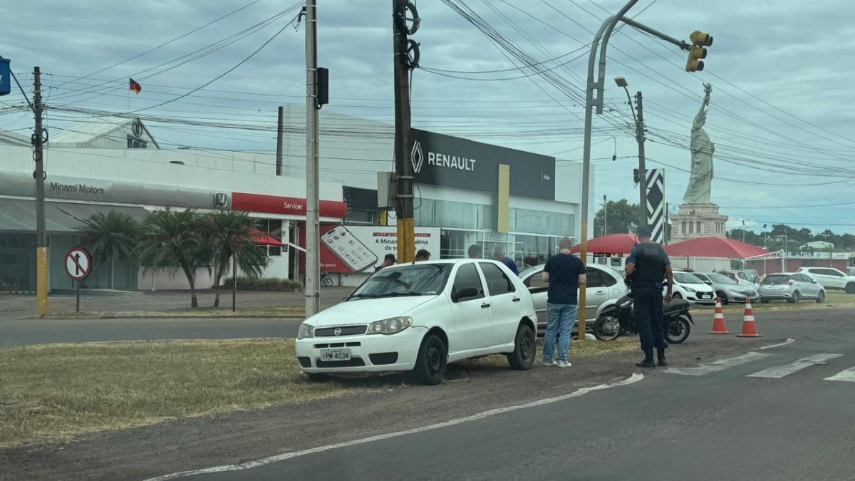 Colisão entre carro e moto deixa duas pessoas feridas na BR-471