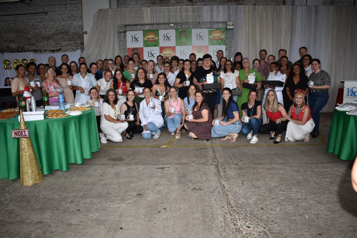 Hospital Santa Cruz faz homenagem a 94 funcionários que completam quinquênio