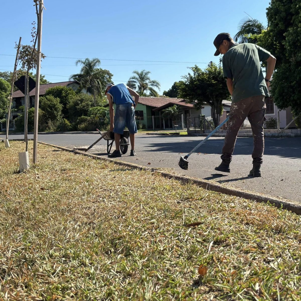 Prefeitura de Passo do Sobrado realiza limpeza e roçadas em áreas públicas